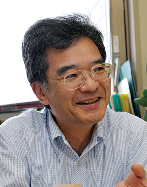 2005年 日本化学会筆頭副会長・井上晴夫氏
