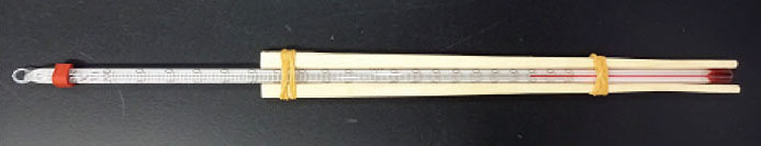 ※温度計は，輪ゴムを使って割り箸で挟んでおく。このとき，温度計の先が割り箸の先よりも少し引っ込むようにする。