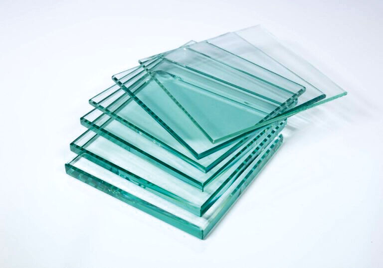 写真1　ガラス板（株式会社安中特殊硝子製作所）