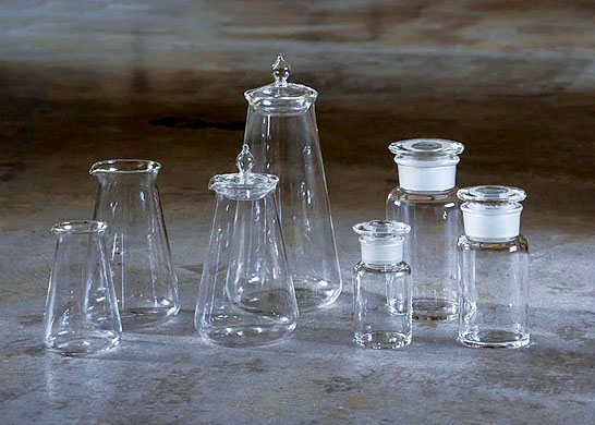 写真2　理化学器具（小泉硝子製作所）