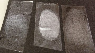 家庭でトライ!!　指紋の採取をしてみよう！（ガラスコップについた指紋を検出する実験）
